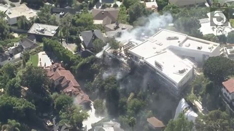 Firefighters battle blaze beneath Hollywood Hills homes